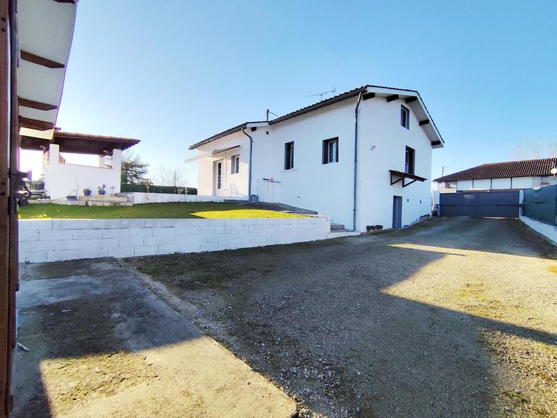 Maison - 229 m² - 9 pièces