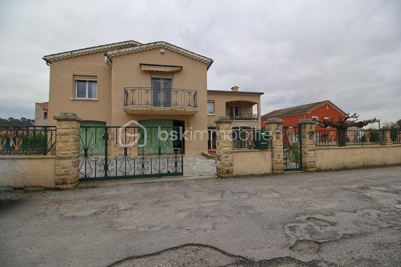 Villa - 222 m² - 9 pièces