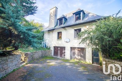 Maison - 208 m² - 8 pièces