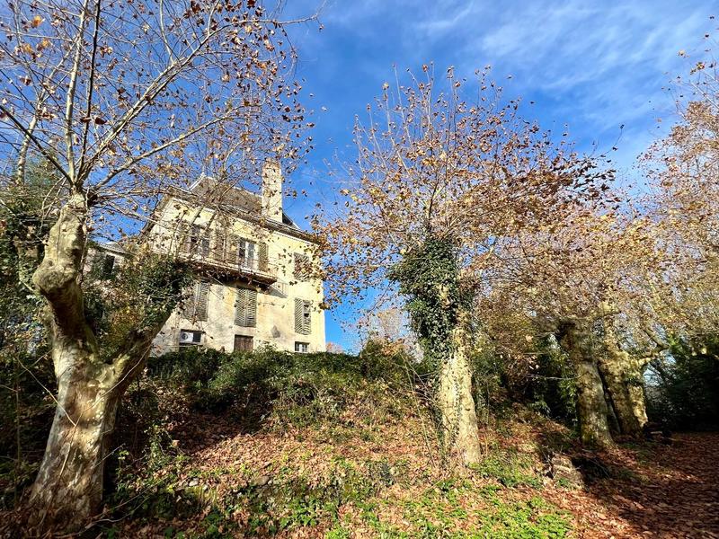 Château - 1 500 m² - 11 pièces