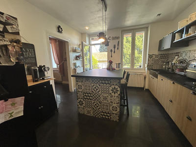 Maison - 177 m² - 8 pièces