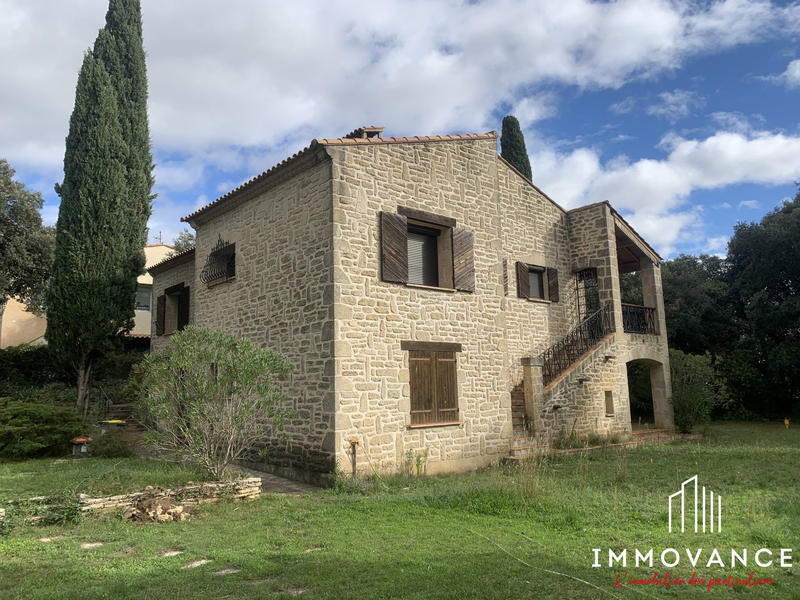 Maison - 230 m² - 7 pièces