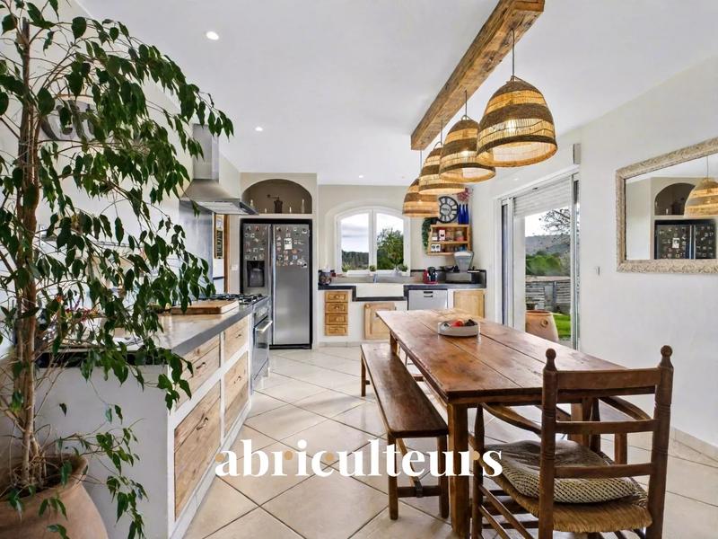 Maison - 170 m² - 5 pièces