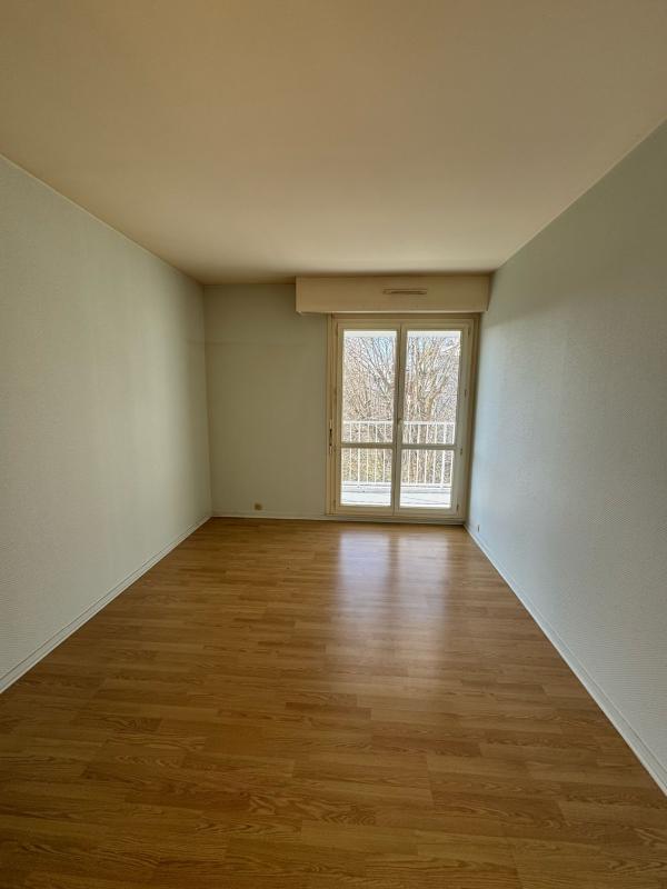 Appartement ancien - 73 m² - 4 pièces