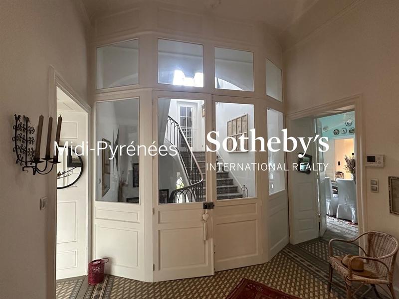 Maison - 465 m² - 10 pièces