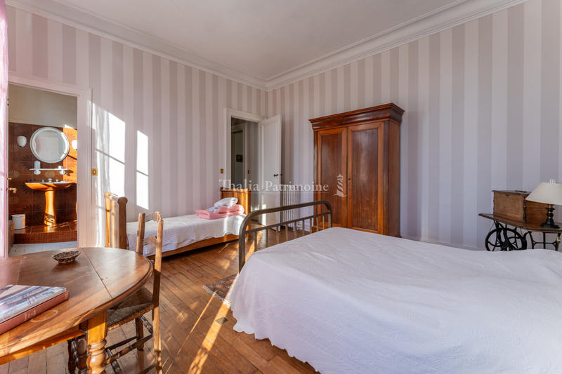 Propriété - 250 m² - 8 pièces