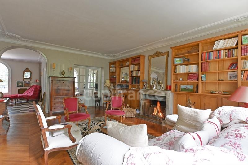 Propriété - 380 m² - 15 pièces