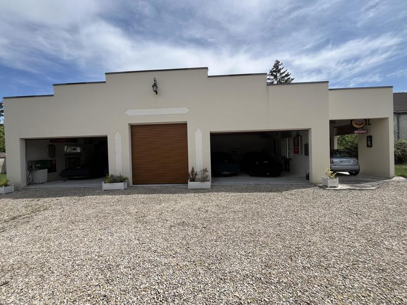 Maison - 255 m² - 9 pièces
