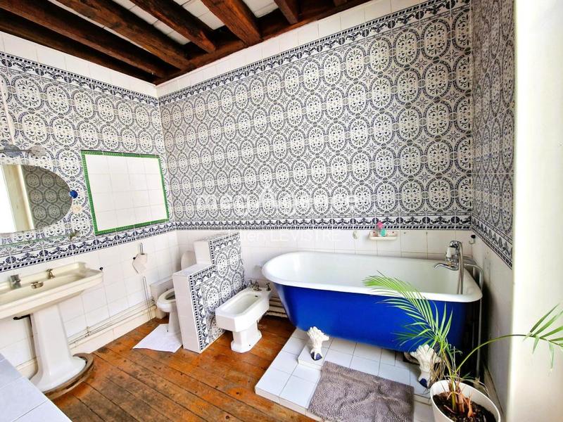 Maison - 252 m² - 10 pièces