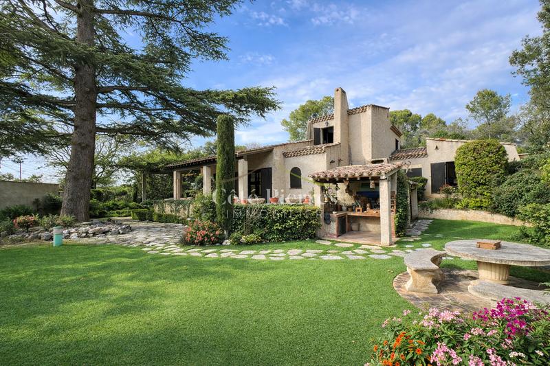 Maison - 201 m² - 5 pièces