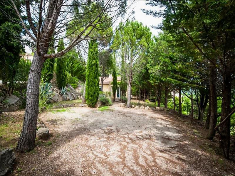 Propriété - 755 m² - 28 pièces