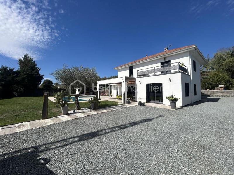 Maison - 217 m² - 8 pièces