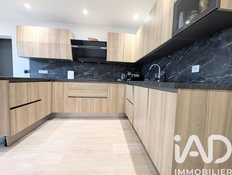 Maison - 210 m² - 6 pièces