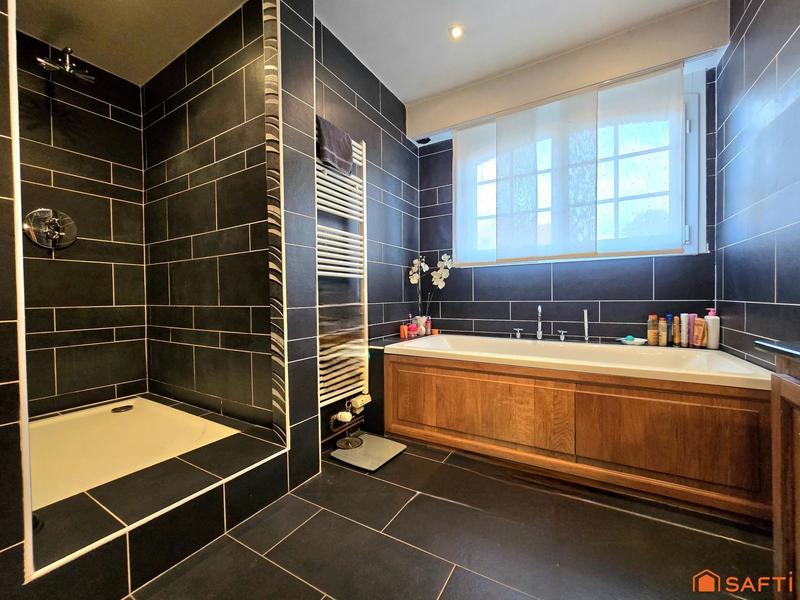 Maison - 243 m² - 10 pièces