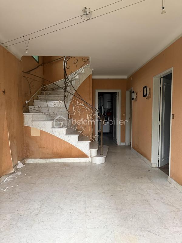 Maison - 194 m² - 9 pièces