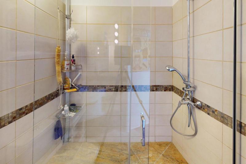 Villa - 200 m² - 9 pièces