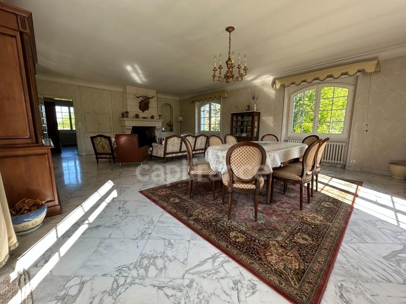 Maison - 252 m² - 7 pièces