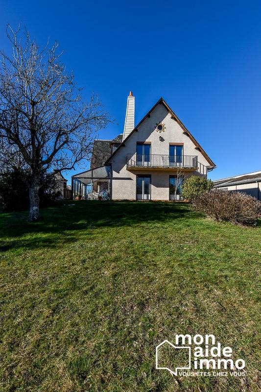 Maison traditionnelle - 240 m² - 9 pièces