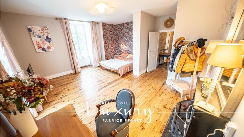 Maison - 465 m² - 14 pièces