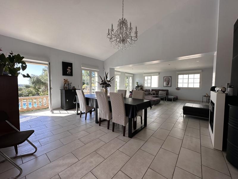 Maison - 280 m² - 7 pièces