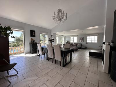 Maison - 280 m² - 7 pièces