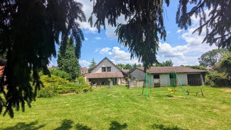 Maison - 201 m² - 9 pièces