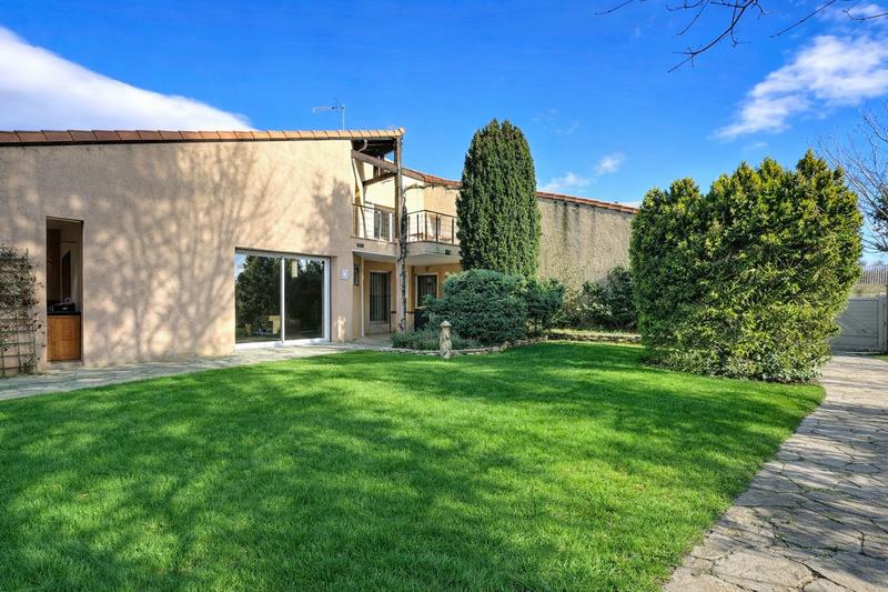 Maison - 263 m² - 11 pièces