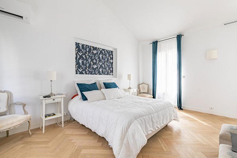 Demeure - 200 m² - 7 pièces