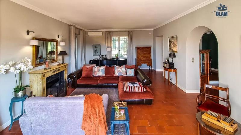 Maison - 377 m² - 12 pièces