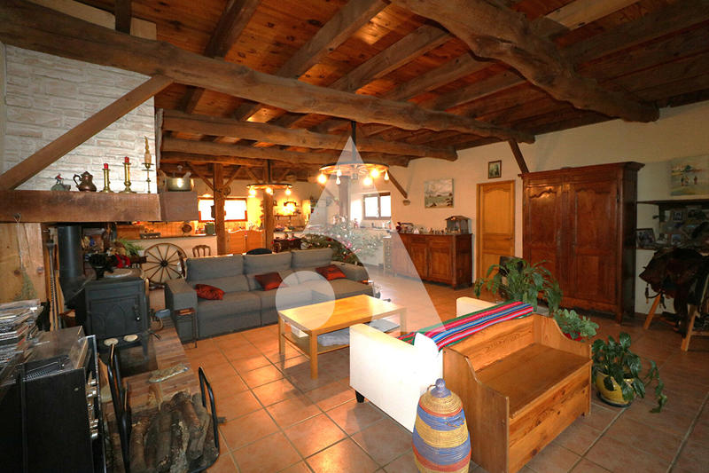 Maison - 135 m² - 2 pièces