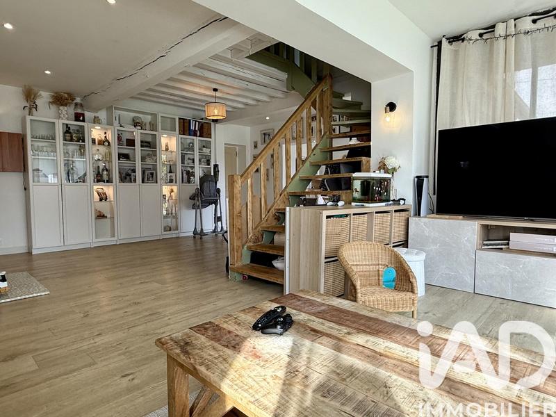 Maison - 216 m² - 8 pièces