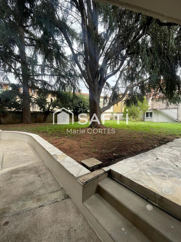 Local commercial - 135 m² - 5 pièces