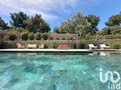 Maison - 221 m² - 7 pièces