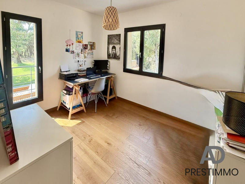 Villa - 250 m² - 6 pièces