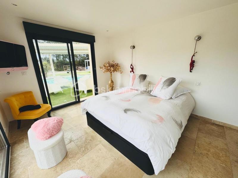 Propriété - 301 m² - 10 pièces