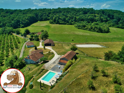 Maison - 220 m² - 6 pièces