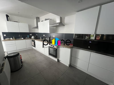 Appartement - 238 m² - 11 pièces