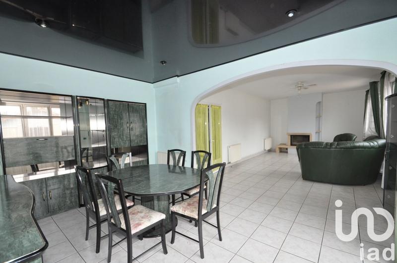 Maison - 220 m² - 8 pièces