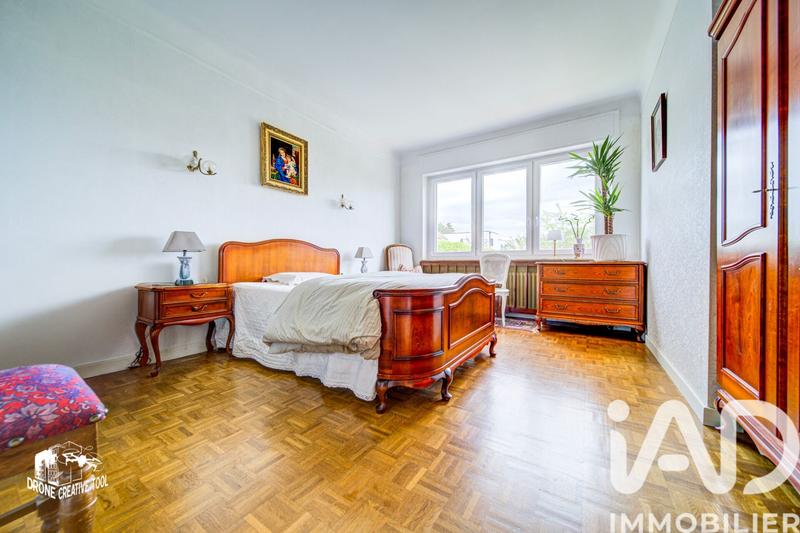 Maison - 242 m² - 8 pièces