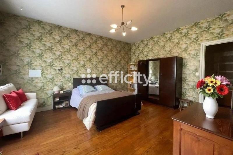 Maison - 265 m² - 8 pièces