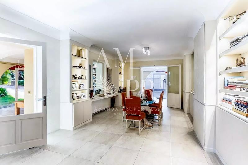 Villa - 300 m² - 7 pièces