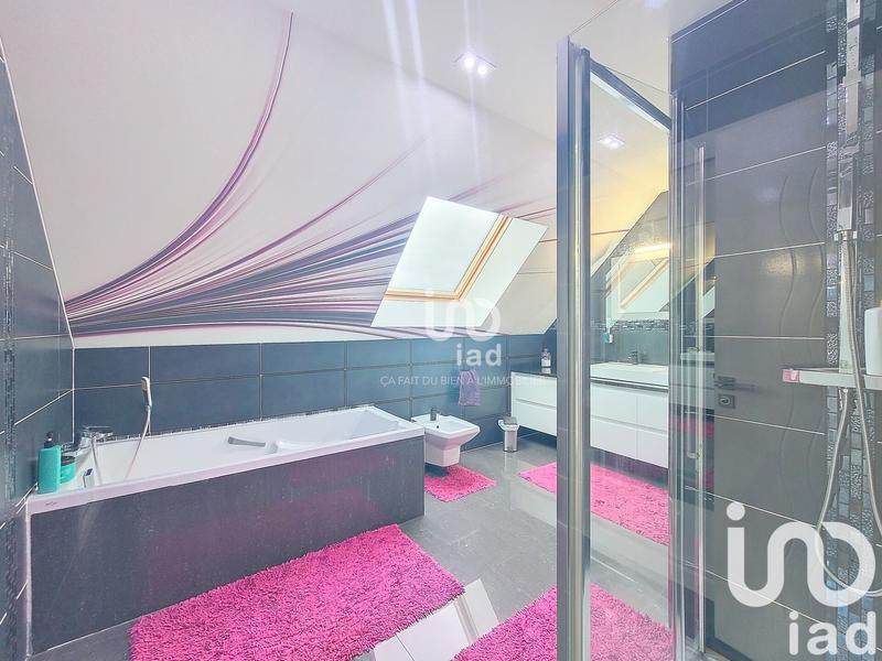 Maison - 240 m² - 8 pièces