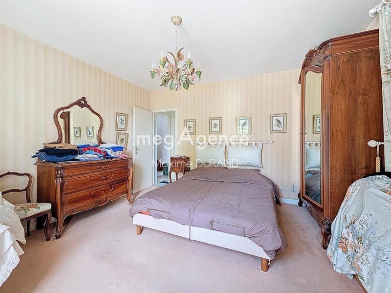 Maison - 275 m² - 11 pièces