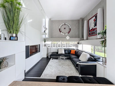 Maison - 275 m² - 9 pièces