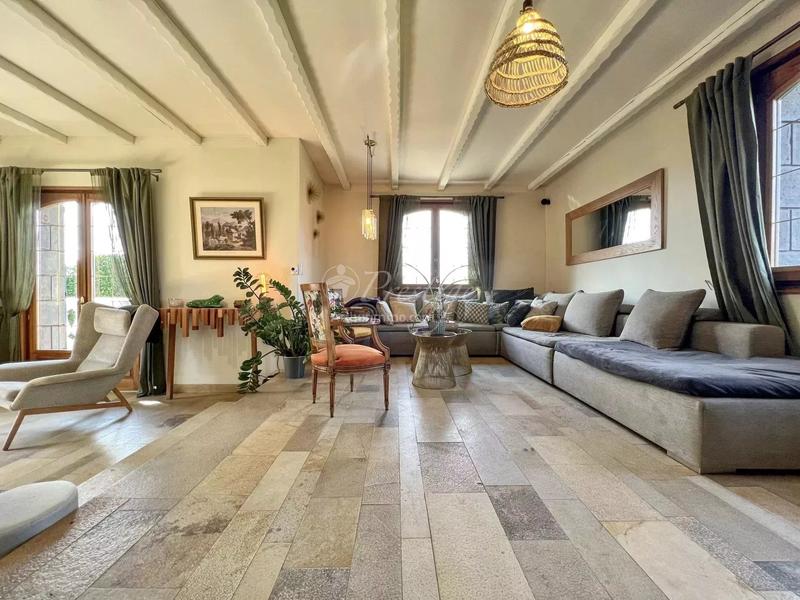 Maison - 429 m² - 10 pièces