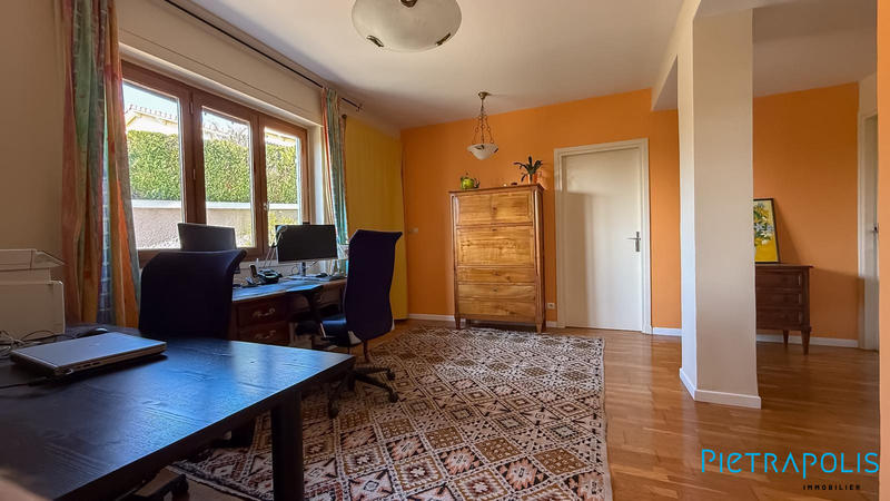 Maison - 250 m² - 8 pièces