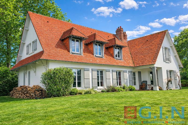 Propriété - 260 m² - 9 pièces