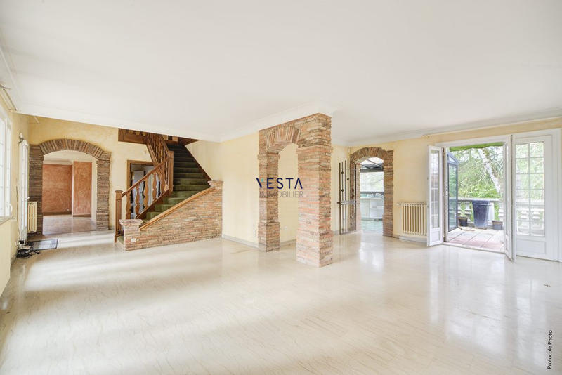 Maison - 318 m² - 12 pièces