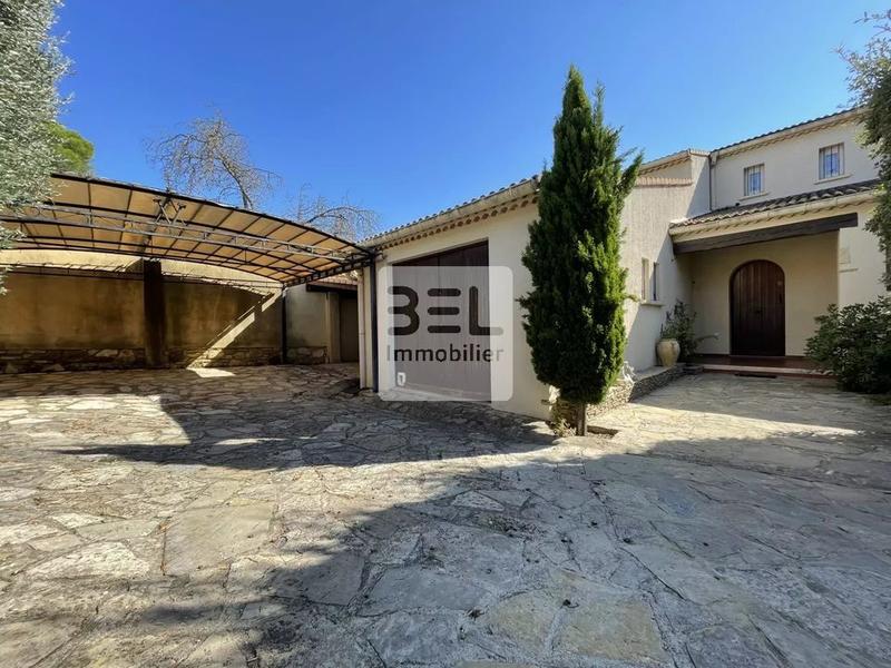 Maison - 164 m² - 8 pièces