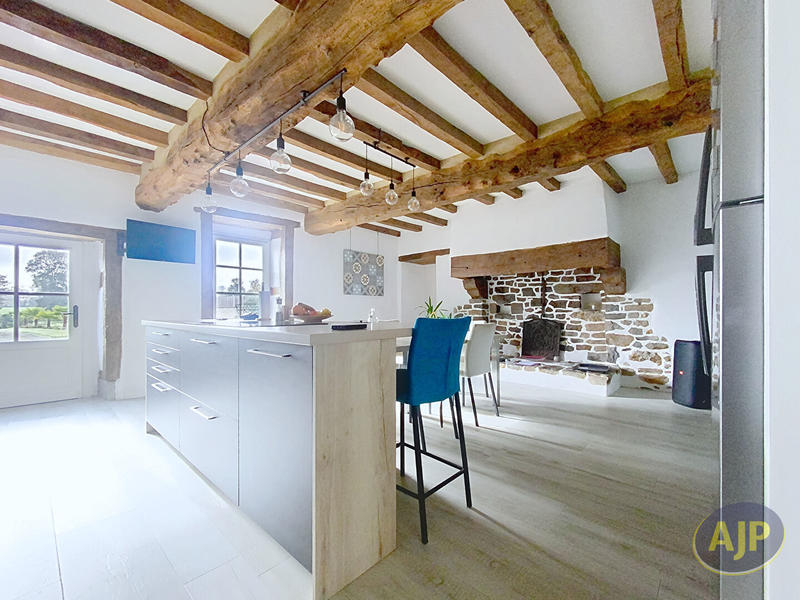 Maison - 215 m² - 8 pièces